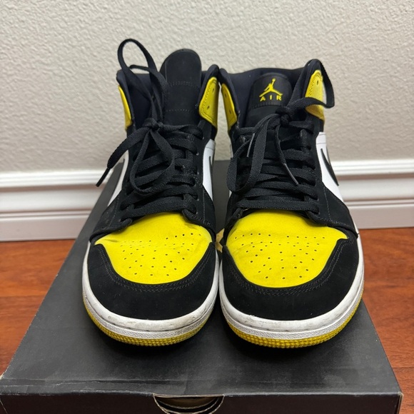 Jordan 1 Mid Yellow Toe Black Size 10.5 - Picture 2 of 8
